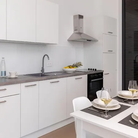 Апартаменты Marina Baotic Apartments *