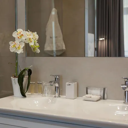 Marina Baotic Apartments * Трогир