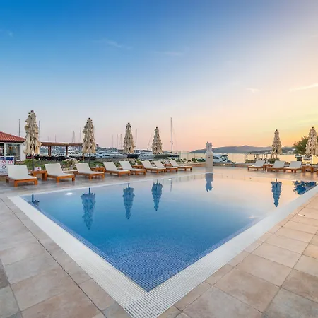 Апартаменты Marina Baotic Apartments