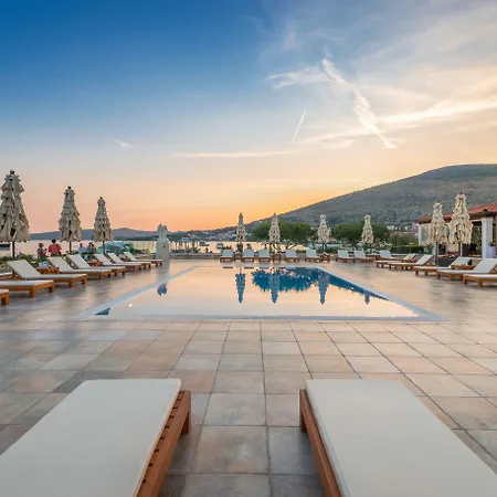 Marina Baotic Apartments Трогир