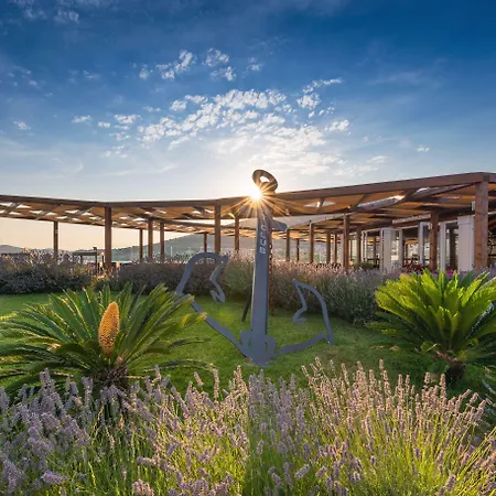 Marina Baotic Apartments Трогир