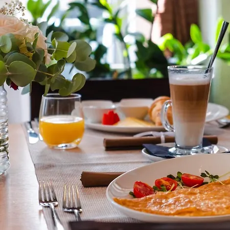 Marina Baotic Apartments Трогир